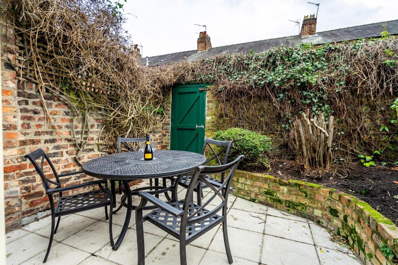 7 St John'S Crescent Villa Йорк Екстериор снимка